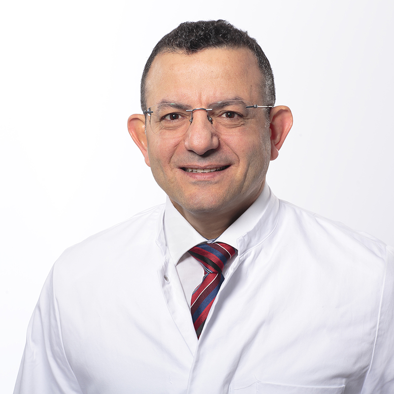 Das Bild zeigt PD Dr. med. Dayan, Chefarzt der Klinik für Frauenheilkunde und Geburtshilfe am Klinikum Mittelbaden.