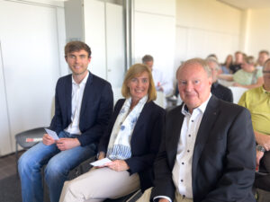Prof. M.Thomsen im Kreise seiner Familie bei seiner Verabschiedung